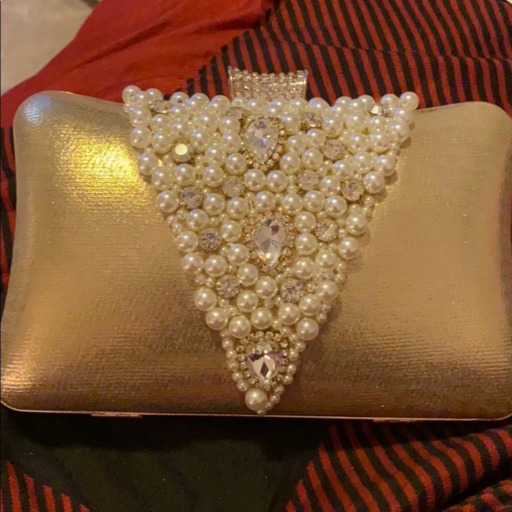NWT Champagne Pearl Gold purse 👛 w auth crystals